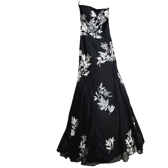 Vintage Cache Strapless Black Mesh Gown w/White Embroidered Beaded Floral Accent - Picture 12 of 17